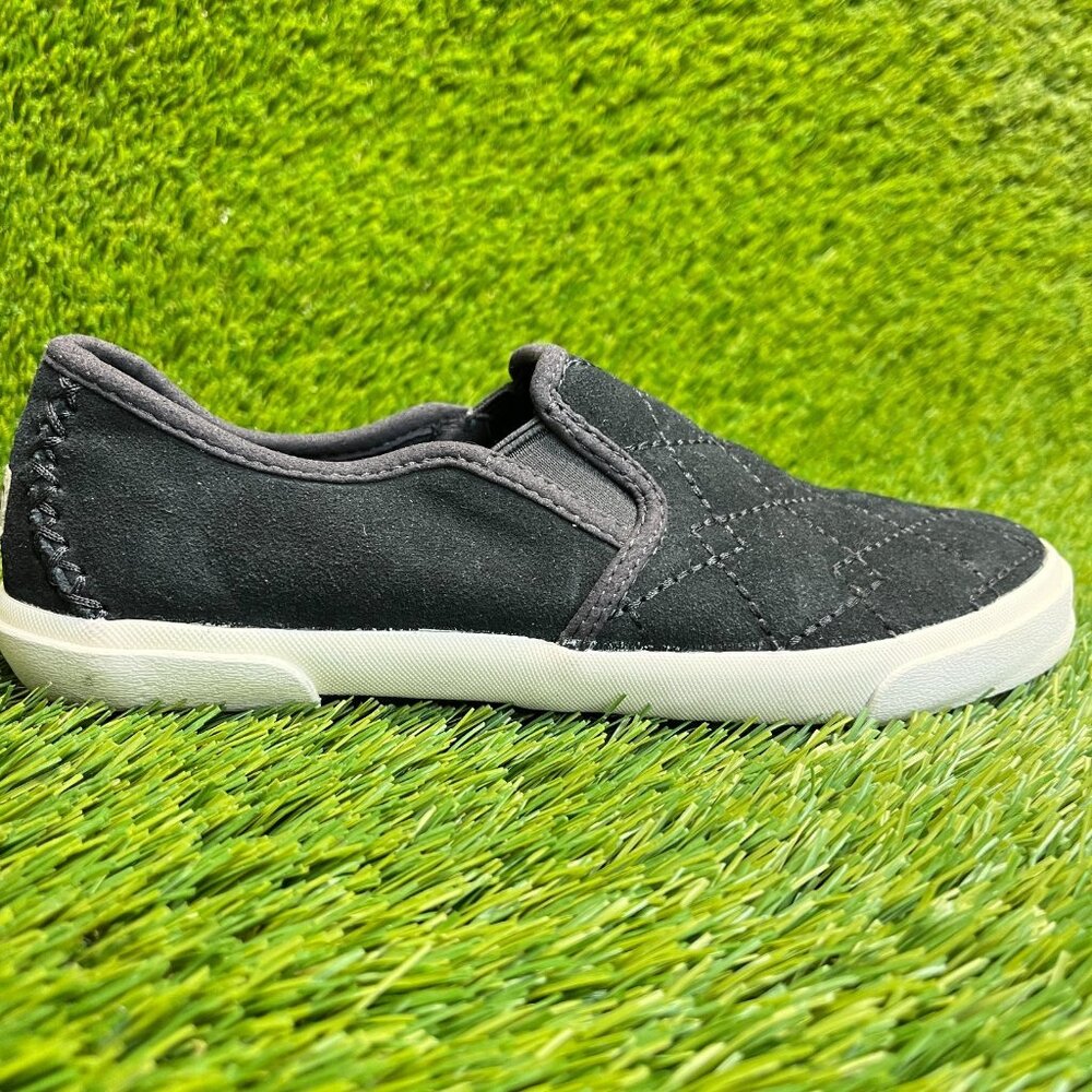 UGG Zelah Quilted Boys Size 4Y Black White Athletic Suede Slip On Shoes Sneakers
